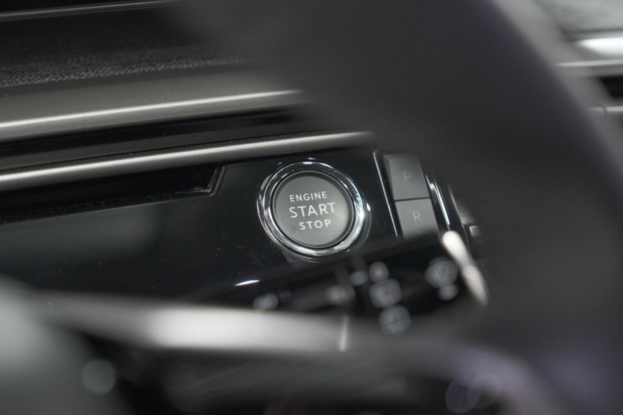 Peugeot 5008 1.2 Hybrid 136 Allure | 7 Zitplaatsen | Camera | Stoelverwarming | Navigatie