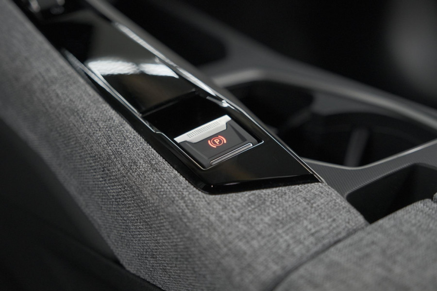 Peugeot 5008 1.2 Hybrid 136 Allure | 7 Zitplaatsen | Camera | Stoelverwarming | Navigatie