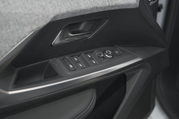 Peugeot 3008 1.2 Hybrid 136 GT | Panoramdak | 360 Camera | Focal | Elektrische Kofferklep | Allseason Banden