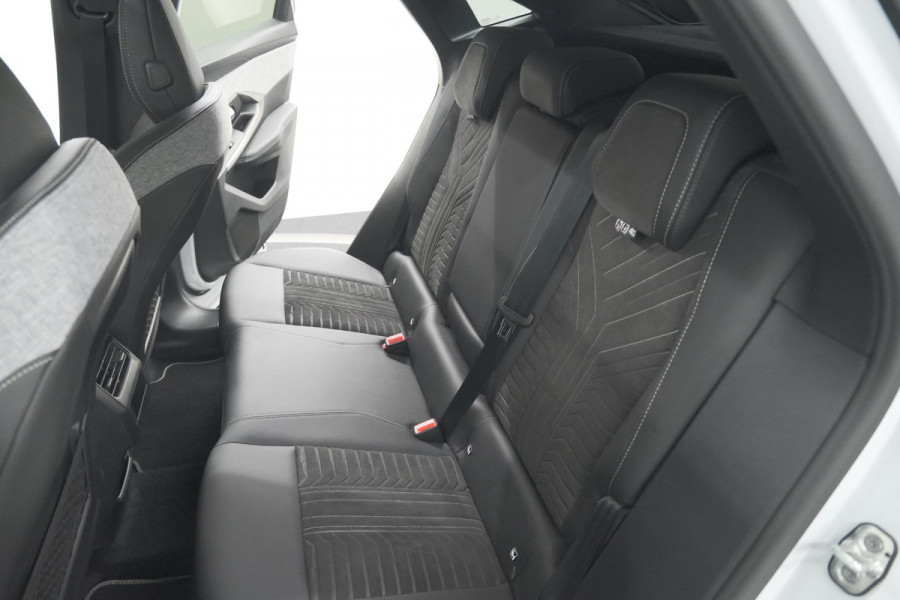 Peugeot 3008 1.2 Hybrid 136 GT | Panoramdak | 360 Camera | Focal | Elektrische Kofferklep | Allseason Banden