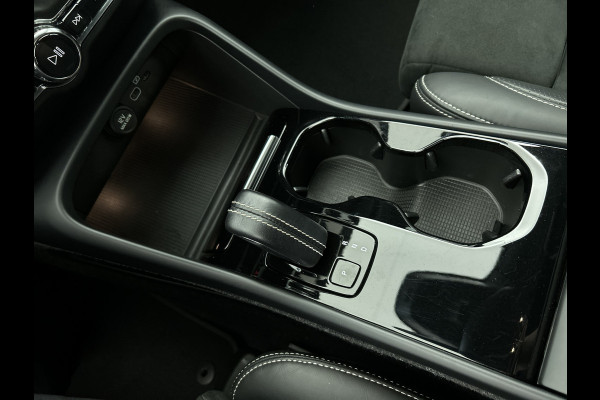 Volvo XC40 Recharge 78kWh R-Design SOH 91% / Pdc.+Camera / 1/2 Leder / Stoel-Stuurverwarming / Navigatie / Apk 05-2027