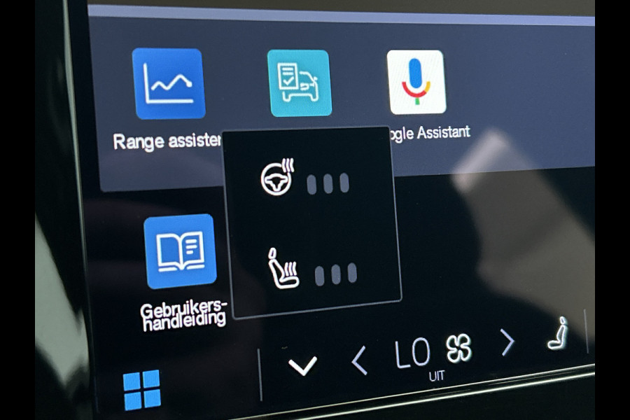 Volvo XC40 Recharge 78kWh R-Design SOH 91% / Pdc.+Camera / 1/2 Leder / Stoel-Stuurverwarming / Navigatie / Apk 05-2027