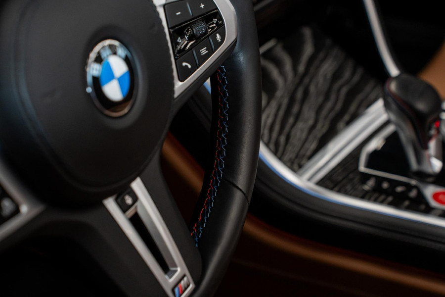 BMW 8 Serie M8 Competition *M-Driver's Package / Harman Kardon / Soft-Close / HUD / Surround-View / M Sportuitlaat*