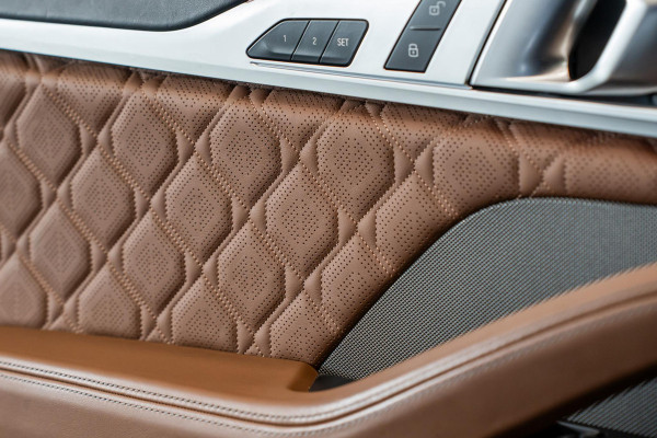 BMW 8 Serie M8 Competition *M-Driver's Package / Harman Kardon / Soft-Close / HUD / Surround-View / M Sportuitlaat*