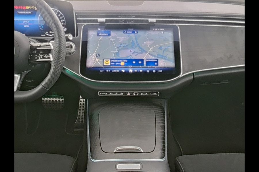 Mercedes-Benz E-Klasse Estate 300 e AMG Plug-In Hybride Trekhaak AMG Line | Night Pakket | Ledkoplampen | Stoelverwarming voor | Distronic. Inclusief 24 maanden MB Certified garantie voor Europa.