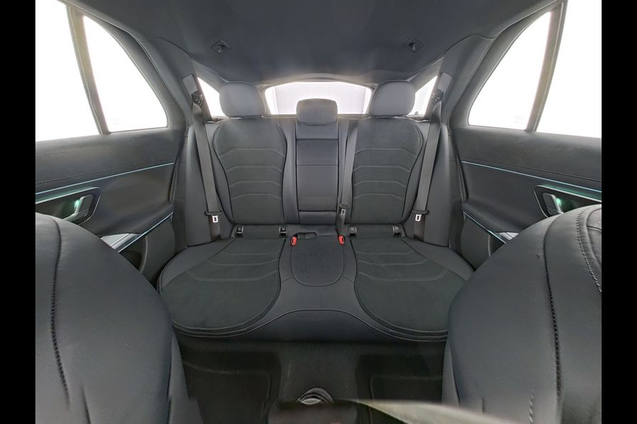 Mercedes-Benz E-Klasse Estate 300 e AMG Plug-In Hybride Trekhaak AMG Line | Night Pakket | Ledkoplampen | Stoelverwarming voor | Distronic. Inclusief 24 maanden MB Certified garantie voor Europa.