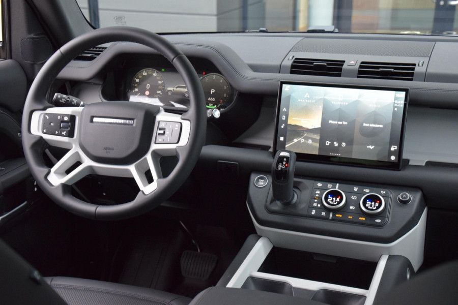 Land Rover Defender 110 P300e 110 S | Panorama | Urban 22''