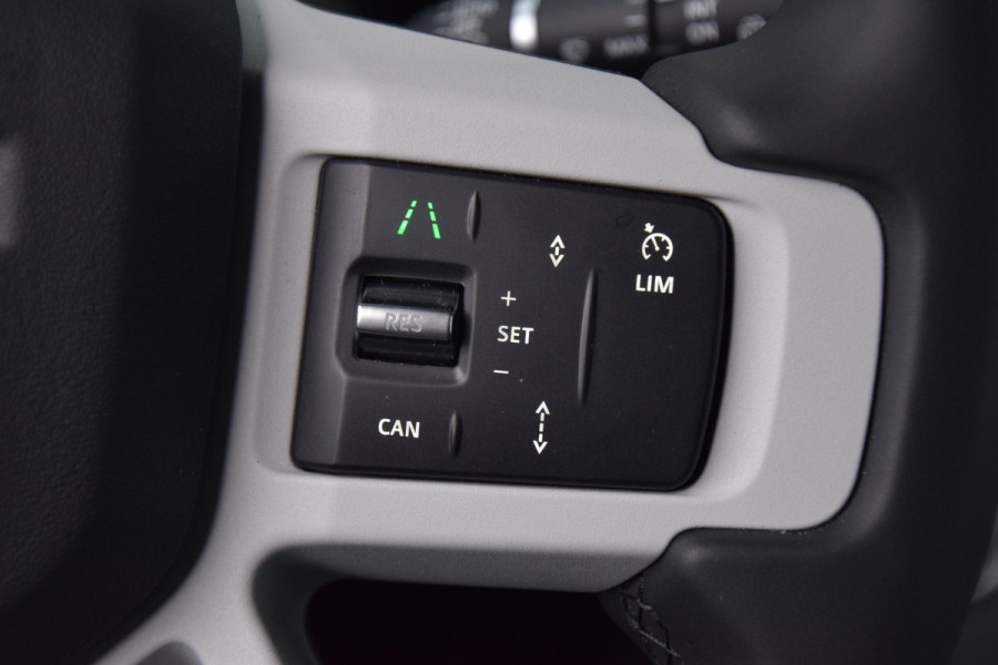 Land Rover Defender 110 P300e 110 S | Panorama | Urban 22''