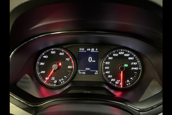 Seat Arona 1.0 TSI Xcellence Business Intense | Camera | Sfeerverlichting | Stoelverwarming | Adaptive cruise | Carplay