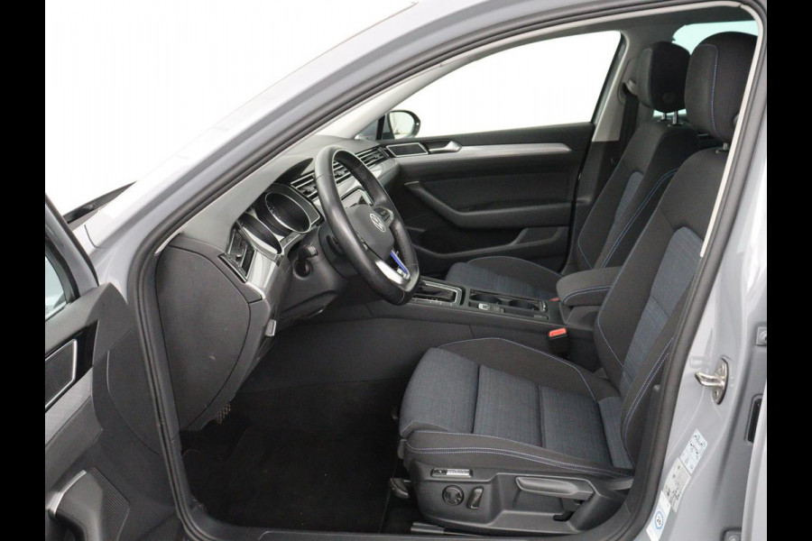 Volkswagen Passat 1.4 TSI PHEV GTE Business | Adaptive Cruise | Stoelverwarming | Trekhaak | Carplay | Massage | Camera
