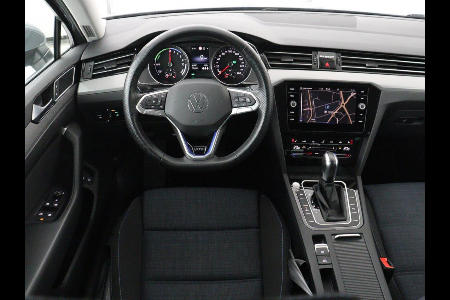 Volkswagen Passat 1.4 TSI PHEV GTE Business | Adaptive Cruise | Stoelverwarming | Trekhaak | Carplay | Massage | Camera
