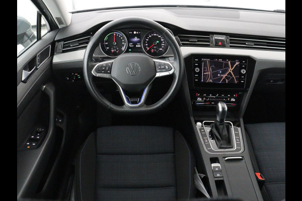 Volkswagen Passat 1.4 TSI PHEV GTE Business | Adaptive Cruise | Stoelverwarming | Trekhaak | Carplay | Massage | Camera