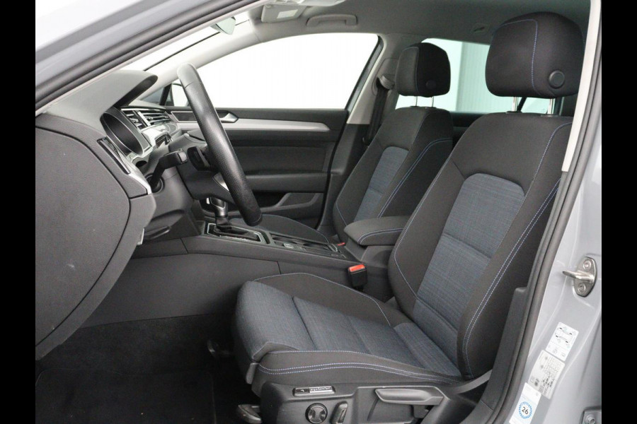 Volkswagen Passat 1.4 TSI PHEV GTE Business | Adaptive Cruise | Stoelverwarming | Trekhaak | Carplay | Massage | Camera
