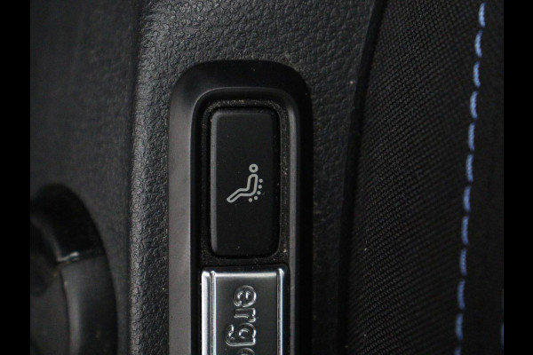 Volkswagen Passat 1.4 TSI PHEV GTE Business | Adaptive Cruise | Stoelverwarming | Trekhaak | Carplay | Massage | Camera