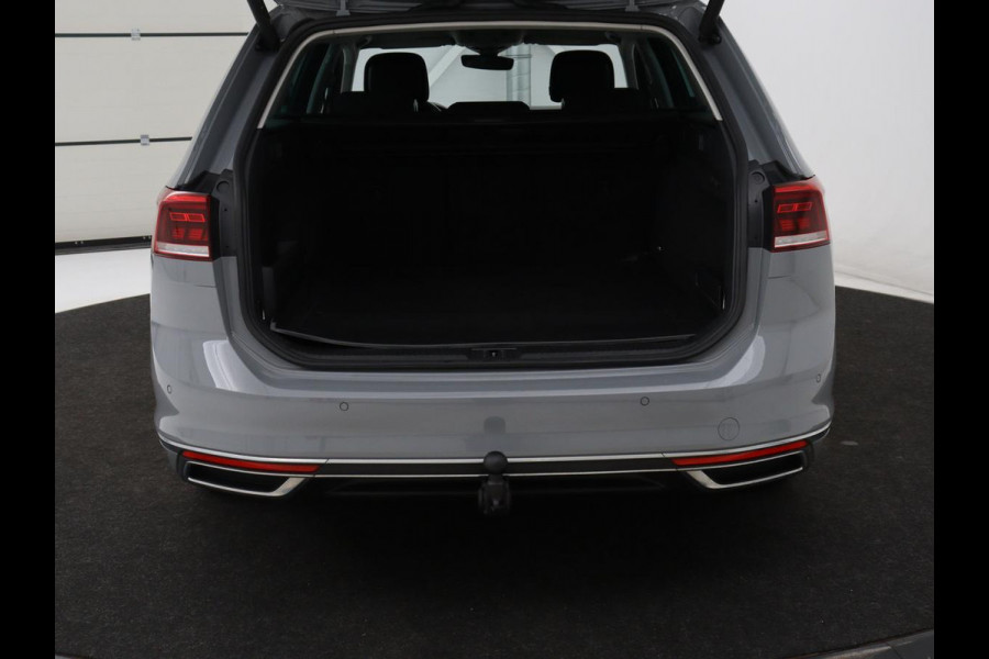 Volkswagen Passat 1.4 TSI PHEV GTE Business | Adaptive Cruise | Stoelverwarming | Trekhaak | Carplay | Massage | Camera