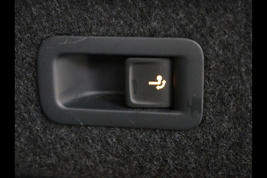 Volkswagen Passat 1.4 TSI PHEV GTE Business | Adaptive Cruise | Stoelverwarming | Trekhaak | Carplay | Massage | Camera