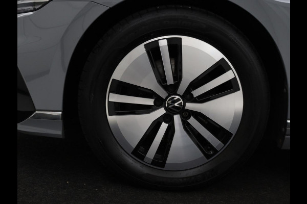 Volkswagen Passat 1.4 TSI PHEV GTE Business | Adaptive Cruise | Stoelverwarming | Trekhaak | Carplay | Massage | Camera