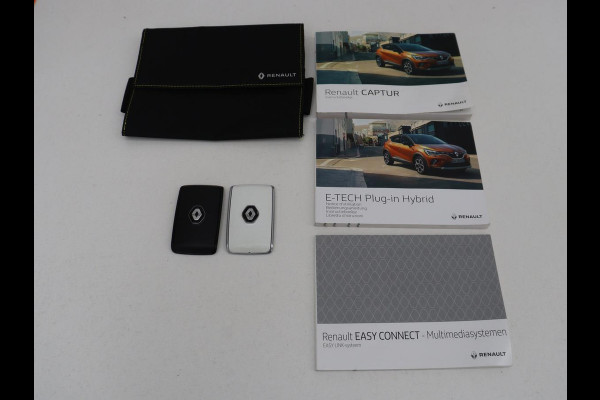 Renault Captur 1.6 E-Tech Plug-in Hybrid 160 Intens | Panoramadak | Cruise Control | Trekhaak | Camera | LED | Navigatie