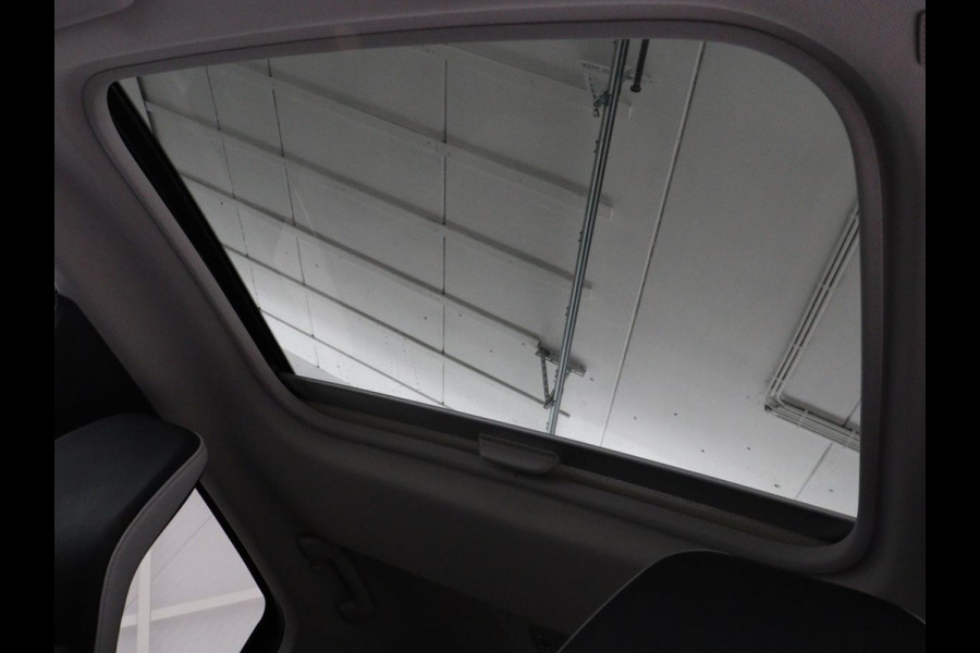 Renault Captur 1.6 E-Tech Plug-in Hybrid 160 Intens | Panoramadak | Cruise Control | Trekhaak | Camera | LED | Navigatie