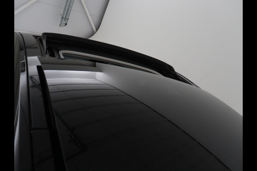 Renault Captur 1.6 E-Tech Plug-in Hybrid 160 Intens | Panoramadak | Cruise Control | Trekhaak | Camera | LED | Navigatie