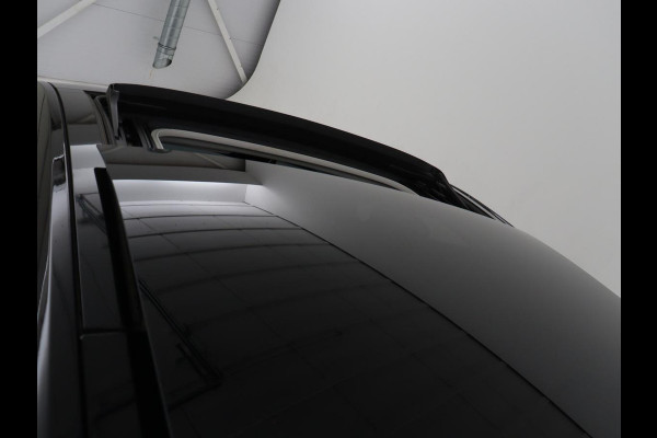 Renault Captur 1.6 E-Tech Plug-in Hybrid 160 Intens | Panoramadak | Cruise Control | Trekhaak | Camera | LED | Navigatie