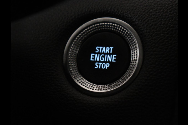 Renault Captur 1.6 E-Tech Plug-in Hybrid 160 Intens | Panoramadak | Cruise Control | Trekhaak | Camera | LED | Navigatie