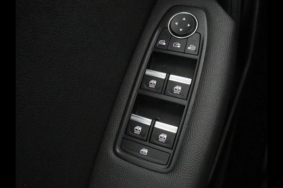 Renault Captur 1.6 E-Tech Plug-in Hybrid 160 Intens | Panoramadak | Cruise Control | Trekhaak | Camera | LED | Navigatie