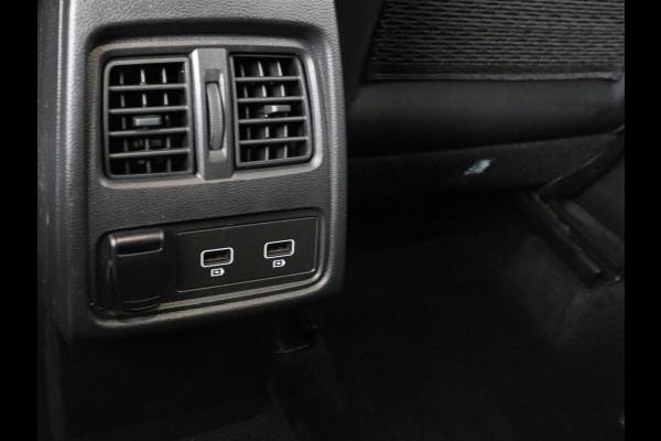 Renault Captur 1.6 E-Tech Plug-in Hybrid 160 Intens | Panoramadak | Cruise Control | Trekhaak | Camera | LED | Navigatie