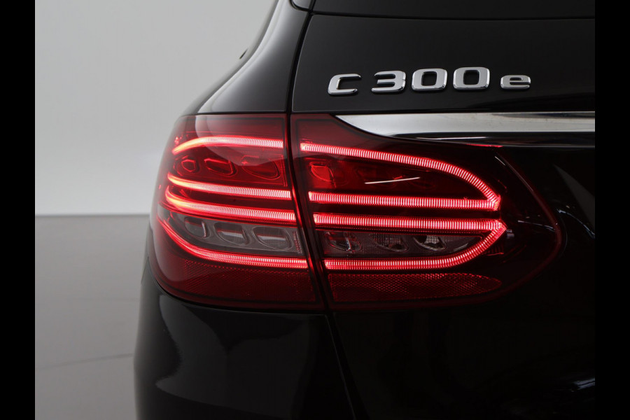 Mercedes-Benz C-Klasse Estate 300e 320 PK PLUG-IN - AMG NIGHT + BURMESTER | LUCHTVERING | PANORAMA | DISTRONIC+ | SFEERVERL.