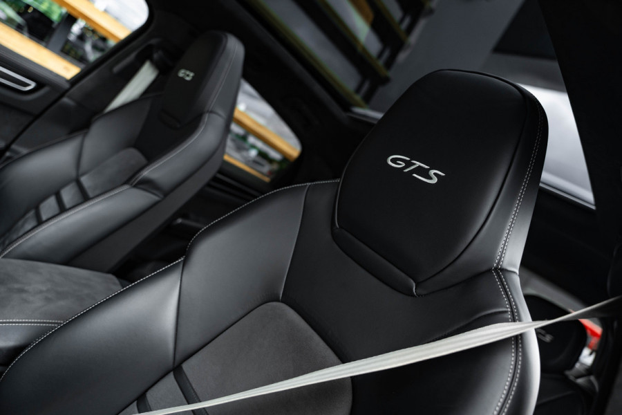 Porsche Cayenne Coupé 4.0 GTS - Sport Chrono | Panorama | Bose | Luchtvering