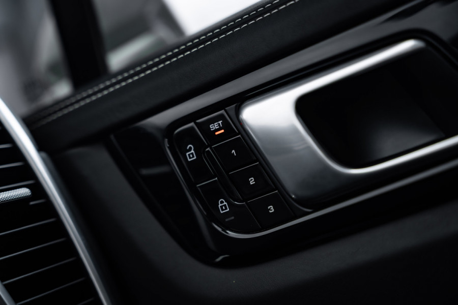 Porsche Cayenne Coupé 4.0 GTS - Sport Chrono | Panorama | Bose | Luchtvering