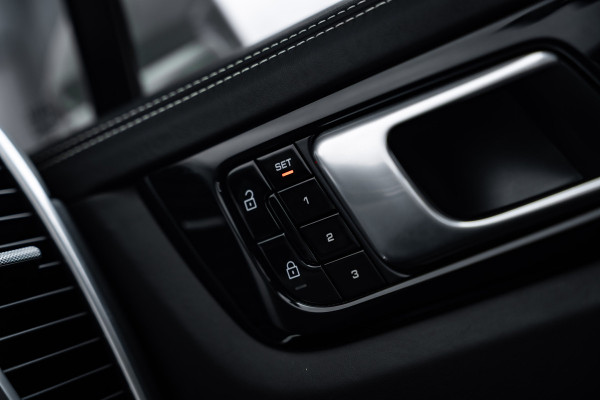 Porsche Cayenne Coupé 4.0 GTS - Sport Chrono | Panorama | Bose | Luchtvering