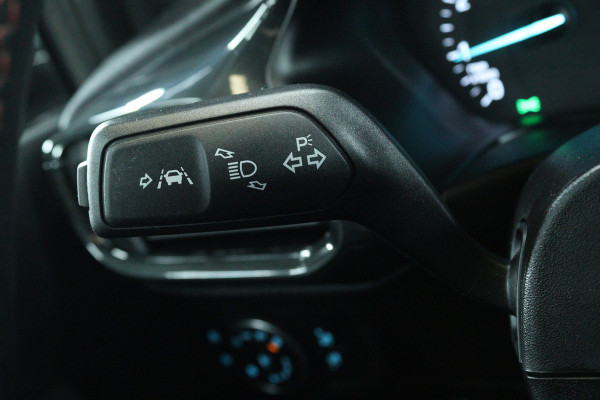 Ford Fiesta 1.0 EcoBoost ST-Line (TREKHAAK, STOEL/STUUR VERWARMING, CAMERA, LANE-ASSIST, CRUISE CONTROL)