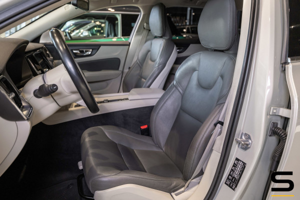 Volvo V60 2.0 T5 Momentum|NAP|Rdesign|Leder|Cam|Stoelverwarm