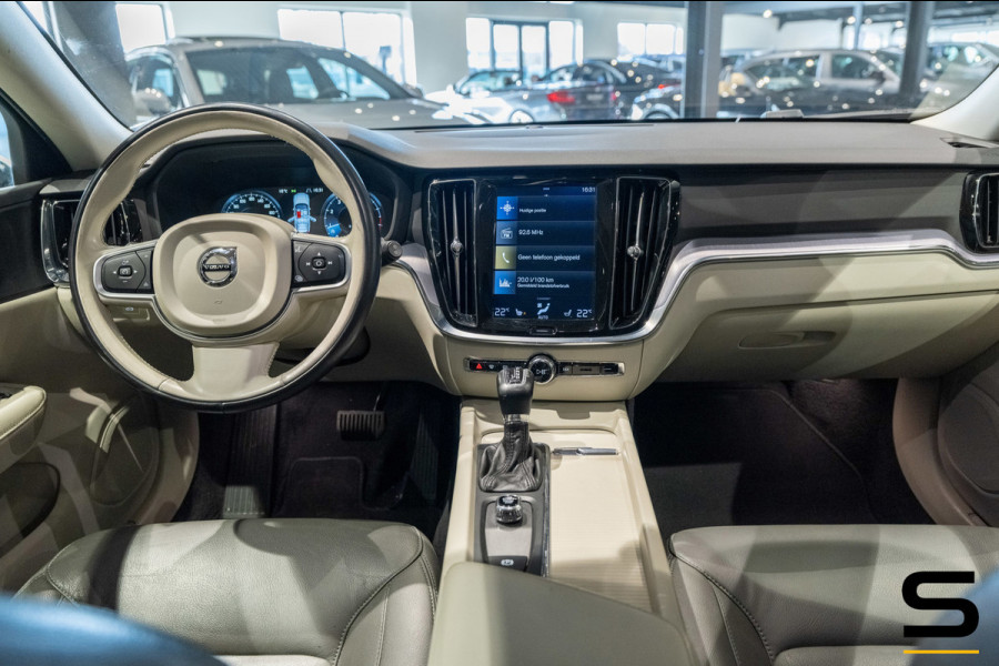 Volvo V60 2.0 T5 Momentum|NAP|Rdesign|Leder|Cam|Stoelverwarm