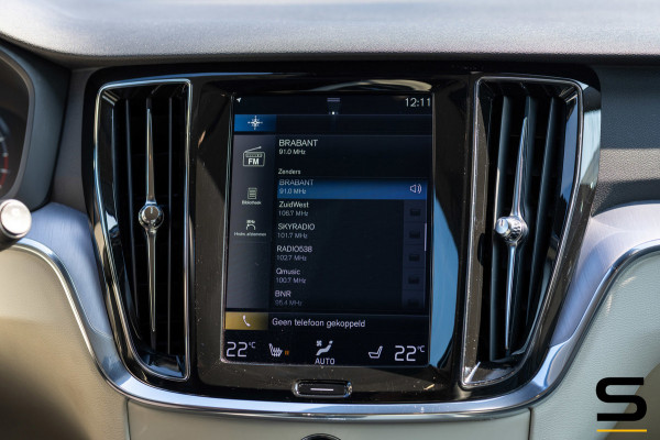 Volvo V60 2.0 T5 Momentum|NAP|Rdesign|Leder|Cam|Stoelverwarm