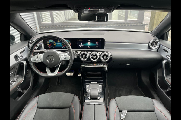 Mercedes-Benz A-Klasse 180 Business Solution AMG panorama dak night sfeer licht vol vol
