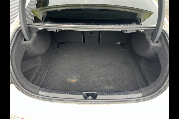 Mercedes-Benz A-Klasse 180 Business Solution AMG panorama dak night sfeer licht vol vol