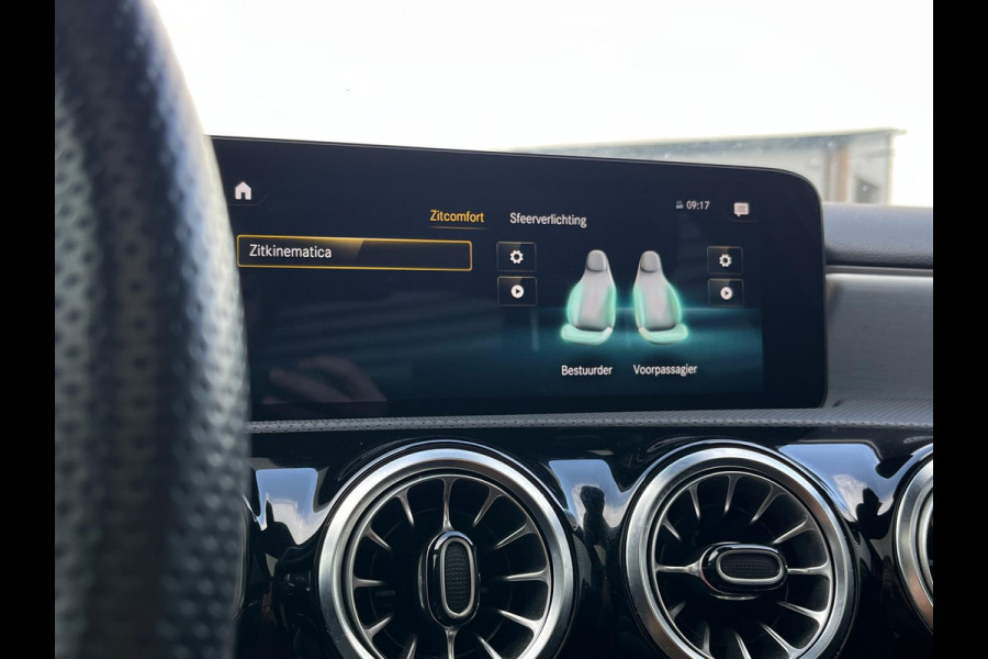 Mercedes-Benz A-Klasse 180 Business Solution AMG panorama dak night sfeer licht vol vol