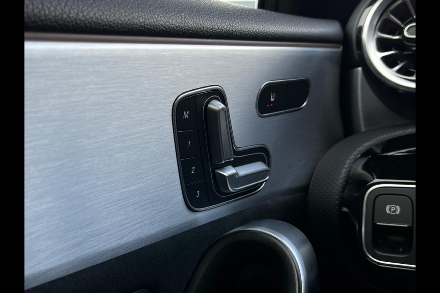 Mercedes-Benz A-Klasse 180 Business Solution AMG panorama dak night sfeer licht vol vol