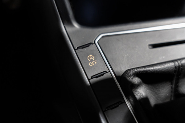 Volkswagen Taigo 1.0 TSI R-Line DSG IQ PANO LED