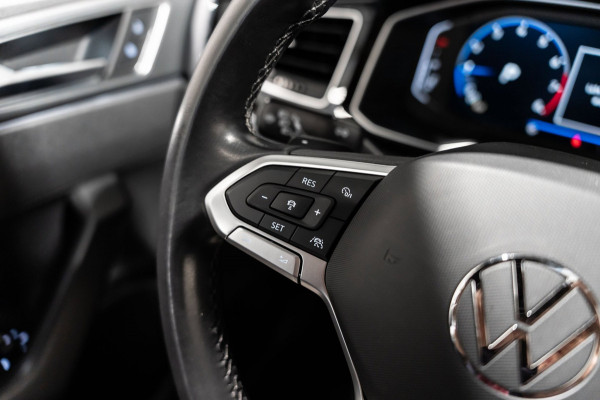 Volkswagen Taigo 1.0 TSI R-Line DSG IQ PANO LED