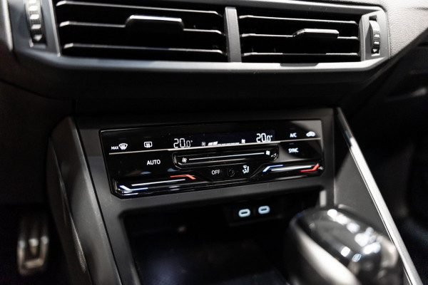 Volkswagen Taigo 1.0 TSI R-Line DSG IQ PANO LED