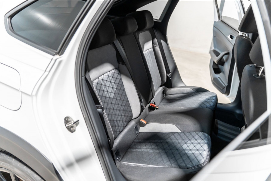 Volkswagen Taigo 1.0 TSI R-Line DSG IQ PANO LED