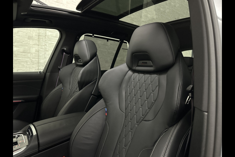 BMW X5 50e M-Sport Pro | M-Performance Stoelen | Achterasbesturing | Carbon | ACC | Panorama | 360 Camera | Soft-Close | Head-Up | M-Gordels | Trekhaak | Harman-Kardon | 22 inch | Individual Leder | Stoelventilatie | Stoelverwarming V+A | Keyless-Entry | Memory | Stuurverwarming | Iconic-Glow | Rij-Assist Pro | Beker Koeling & Verwarming | Zonwering |