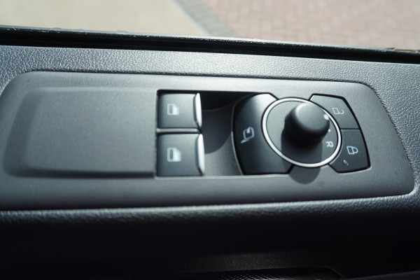 Ford E-Transit Cust. 320L L2H1 Limited 65 kWh Automaat met Powerpack Nr. V053 | Airco | Cruise | Apple CP- Android auto | Trekhaak