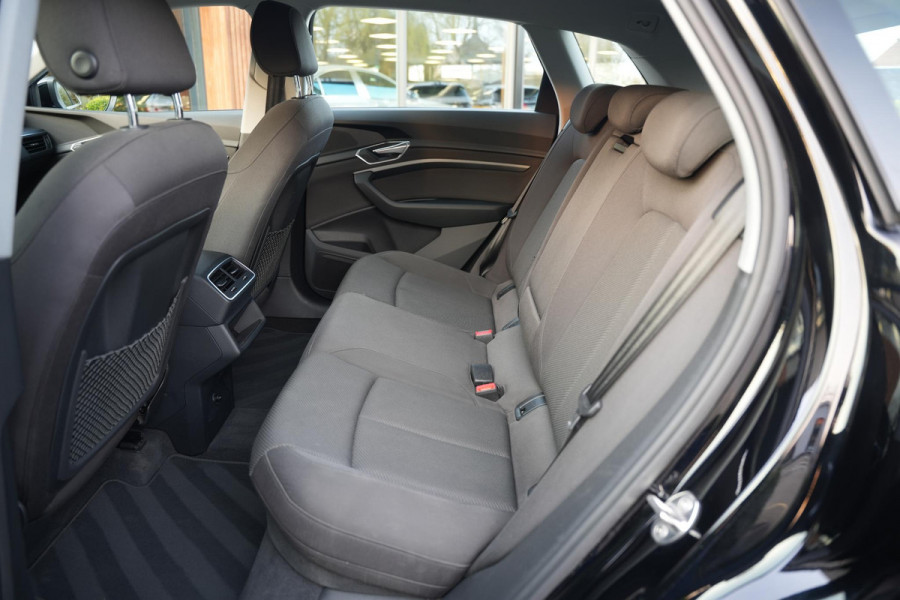 Audi e-tron 55 quattro edition 95 kWh Cruise Clima LED Camera 408 pk!