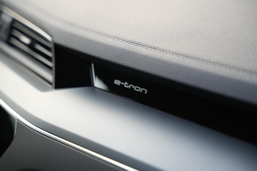 Audi e-tron 55 quattro edition 95 kWh Cruise Clima LED Camera 408 pk!