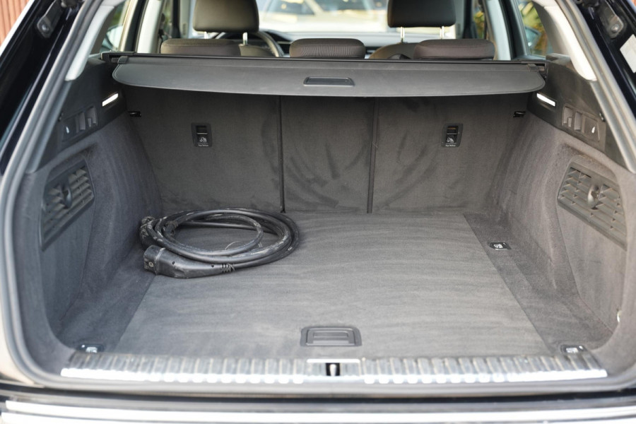 Audi e-tron 55 quattro edition 95 kWh Cruise Clima LED Camera 408 pk!