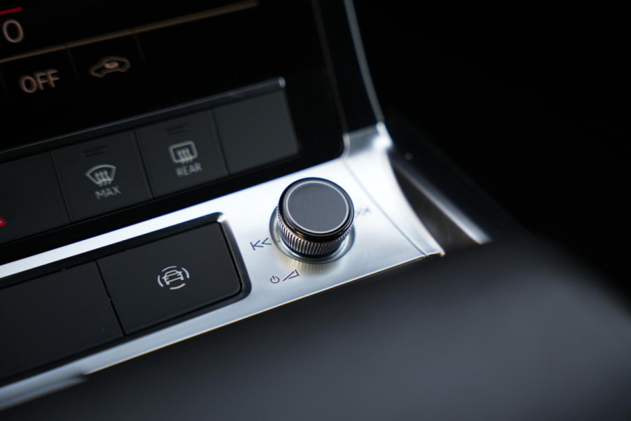 Audi e-tron 55 quattro edition 95 kWh Cruise Clima LED Camera 408 pk!